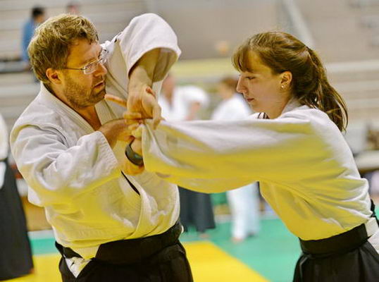 Une femme self défense efficace l'aïkido à Lyon 69