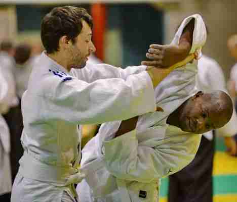 Hommes aïkido art martial sans violence ni compétition