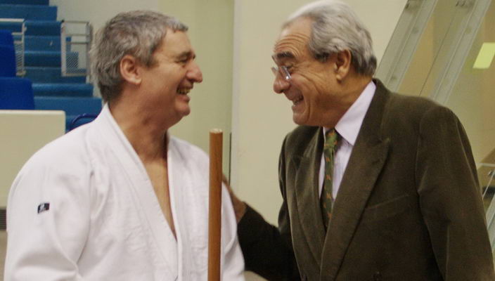 Professeur Debré et Alain Peyrache à Coubertin aïkido dojo de Lyon 69 Tassin 